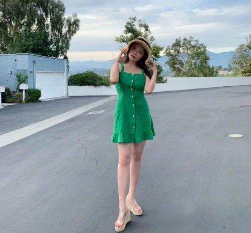 徐冬冬穿纽扣裙旧照曝光,身材高挑气质清纯,获得网友一致好评
