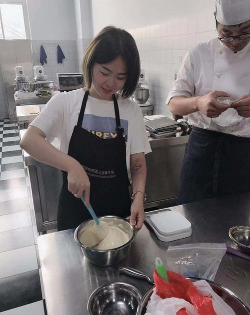 30万年薪双语女硕士,辞职做保姆被妈妈说当佣人,她的回答太励志