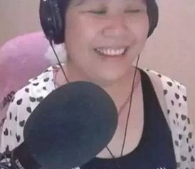美少女主播直播时不小心露脸,真人竟然像大妈