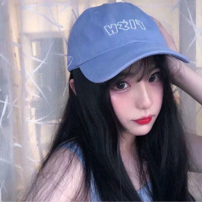 女生戴帽子超霸气头像作为一个时尚青年