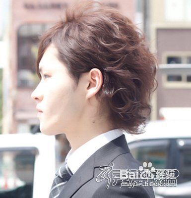 2012年男士中长发发型展现男士成熟稳重的一面