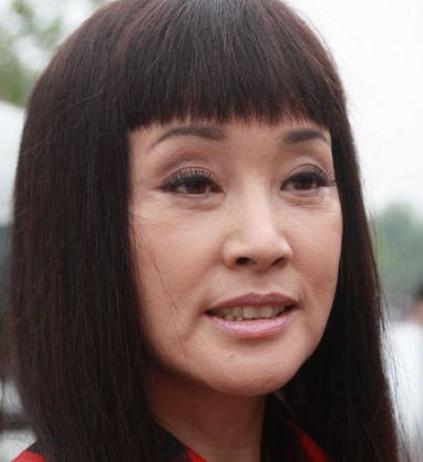 比刘晓庆赵雅芝厉害,是真正的不老女神,72岁还似少女一般