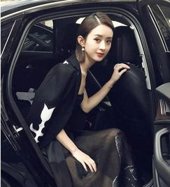 女明星下车瞬间,赵丽颖霸气十足,霍思燕就连下车都这么有吸引力