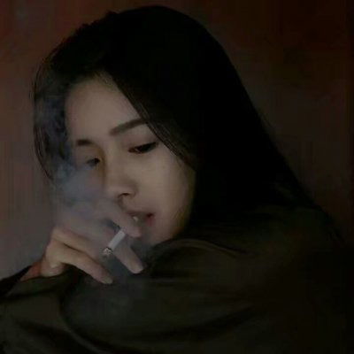 qq头像抽烟女生霸气伤感