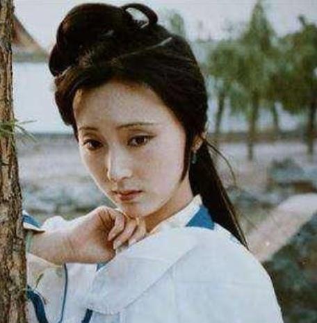 白衣古装扮相,王菲仙气不输刘亦菲,舒畅气质出众夺魁