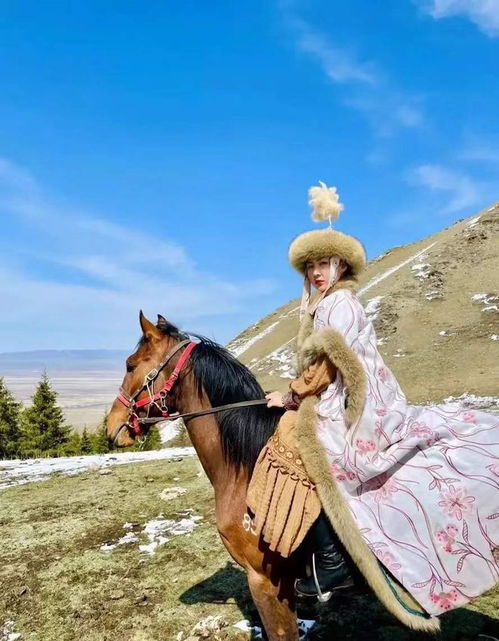 我,哈萨克族马背少女,5岁骑马,一身红衣策马雪域草原时最快乐