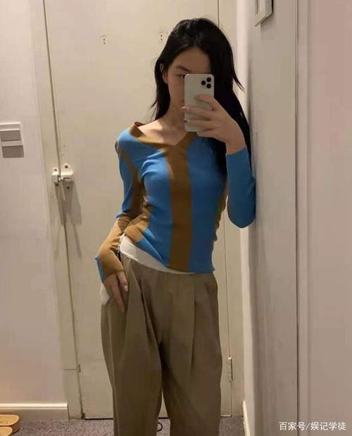 15岁李嫣晒海边度假照,罕见穿泳装出镜,穿衣风格被指大胆