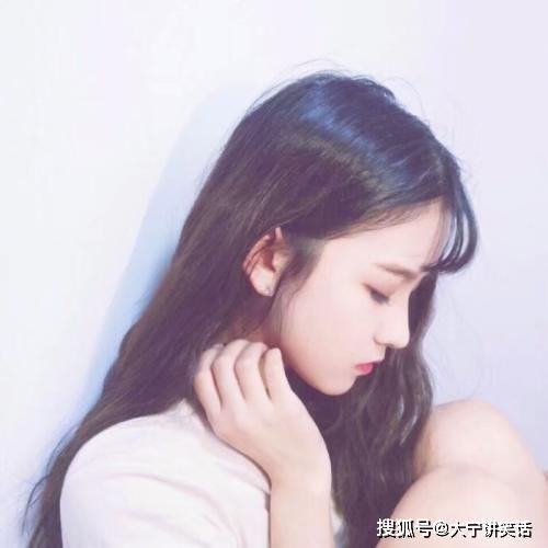 搞笑gif本来和舍友开个玩笑,没想到直接被锁在柜子里