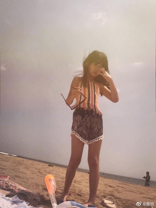 组图曹格七夕晒妻女背影照超温馨女儿梳麻花辫大长腿抢镜
