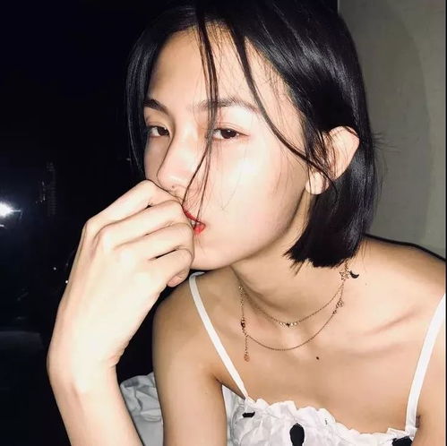 她16岁出道代言lv爆红,19岁抢宋茜男友我的烦恼是太美太有钱赵佳丽