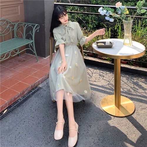 哇塞美女穿上裙子真的是仙气飘飘真的是太好看了