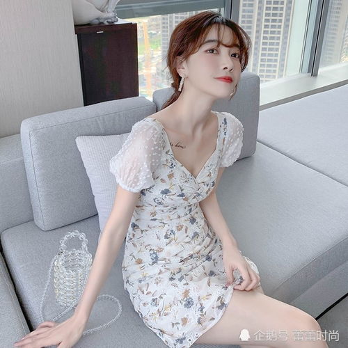 2021夏季新款女法式小清新初恋甜美修身显瘦泡泡袖碎花雪纺连衣裙