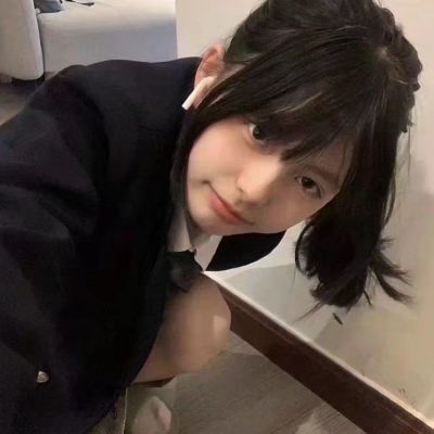 女生头像慵懒偏冷淡风真人好看你是我明目张胆的偏袒和众所周知的私心