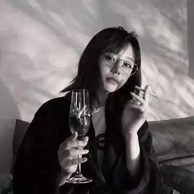 头像你明明那么孤独,却偏偏说一个人真好