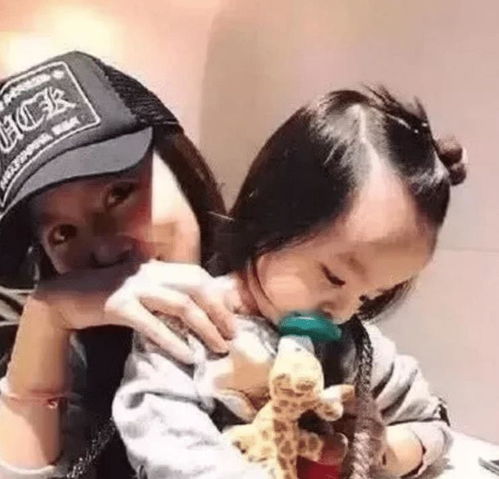 高龄生子的女明星林心如伊能静齐上榜,而她先做姥姥再当妈