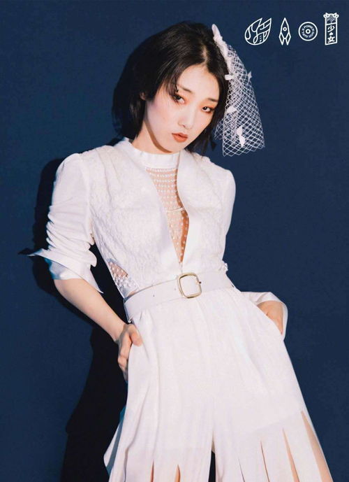 火箭少女全白新娘装曝光,烟熏妆容非常飒,你被谁惊艳到了