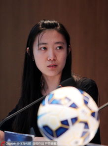 国安对手发布会美女翻译抢镜高冷范儿十足