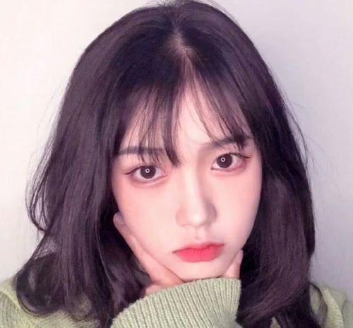 女生感情越丰富,身上这2处弊端就越明显,想藏都藏不住