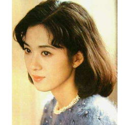 年轻时优雅又知性的8位女星,刘晓庆上榜,她的眼睛真好看