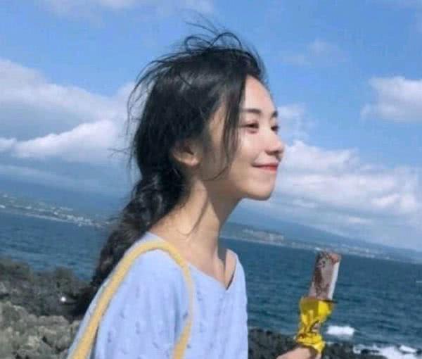 12岁女孩头像简单大方挨打