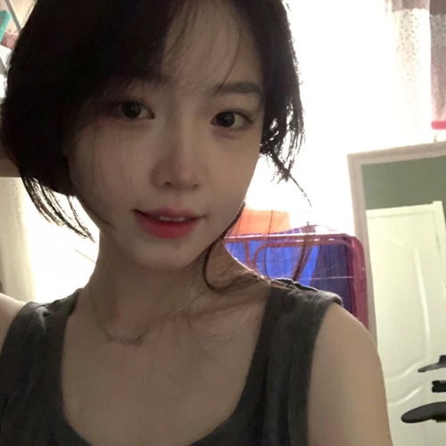 充满夏日气息的女生头像