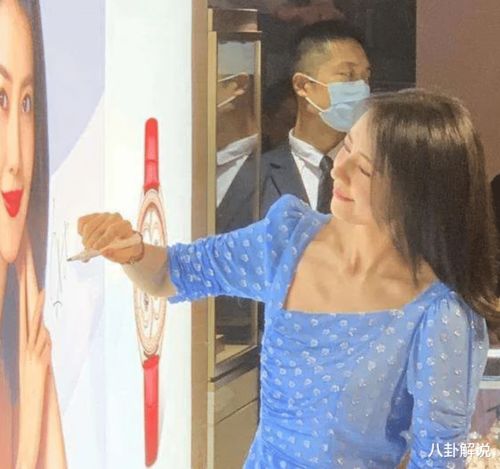 岁月不败美人是真的看高圆圆的活动生图,高糊也挡不了她的美貌