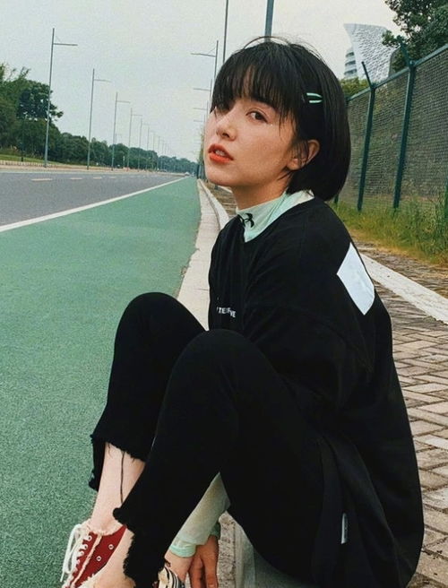 阚清子开始走少女路线,31岁还夹小学生发卡,剪波波头像18