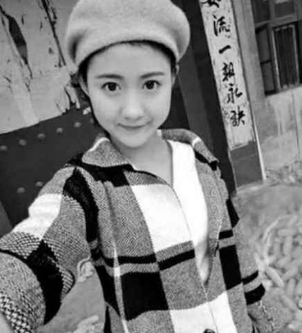 她喜欢唱歌也有才华,韩红曾给她当伴唱,可惜12岁截肢19岁就去世了