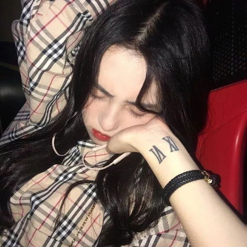 抑郁症女生头像真人学生版头像