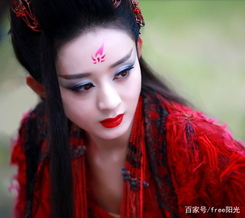 美柚资讯女明星一袭红衣,陈乔恩霸气,赵丽颖冷艳,最后一位才是最惊艳