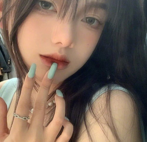 纯欲风女头情绪不稳定的时候就喜欢换头像