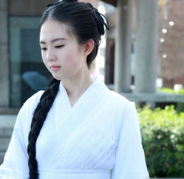武汉美女cos小龙女清纯可人堪称小刘亦菲