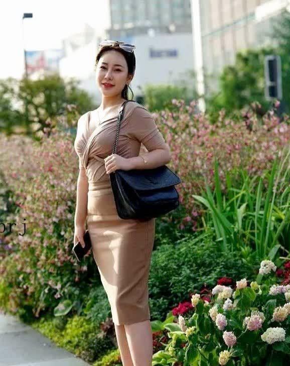 女人一辈子的黄金时期是成熟的时候,越品越有味道