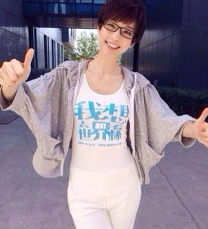 女星球星亲密合照刘璇吻巴乔贝利抱钟楚红