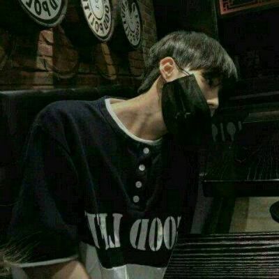 qq头像男生高冷伤感头像在我发脾气的时候别跟我讲道理