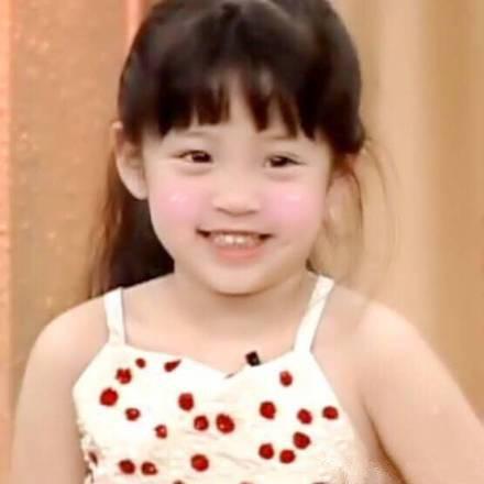 头像女可爱萌小孩嘟嘴张歆艺