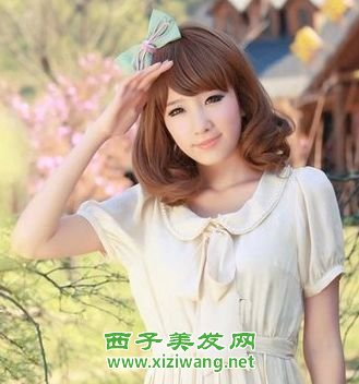 女生可爱卷发发型图片