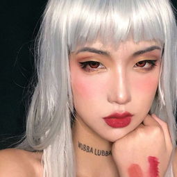 染发酷酷女生头像
