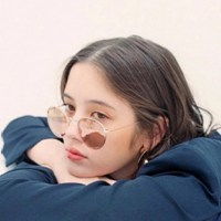 女生头像简单干净白色干净清爽女生简约头像