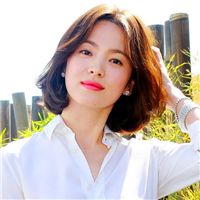 冷艳黑白头像女生