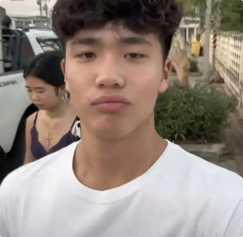 被曹格儿子和女儿惊艳,14岁grace好身材遮不住,16岁joe肌肉吸睛