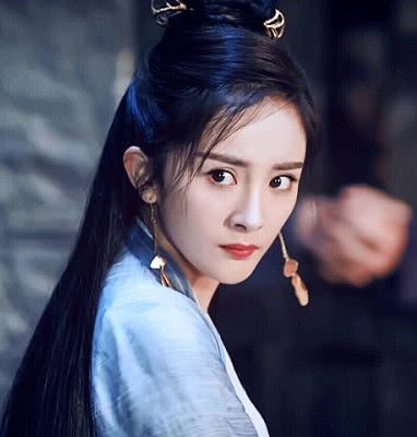 难怪杨幂只爱穿古装,等她换上空姐制服后,才知什么叫二次元身材