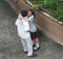 大街上男女难压心中欲火情难自禁