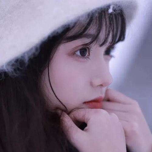 动漫真人女生头像我心有所爱在云端在潮海在心中