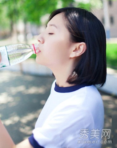 日本和韩国的最新流行剃短发的女孩一定会在秋天看到