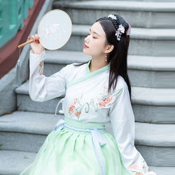 如果条件允许,建议女人多穿改良汉服,古典显气质,简直美若天仙