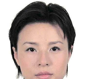 她有着极其出众的外貌,4年狂借14亿享受生活,靠整容躲避债务