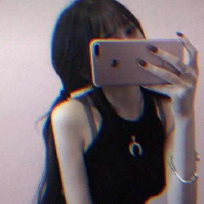 看手机女生拿手机遮脸头像