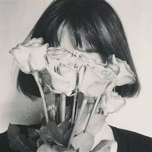 女生头像黑白忧伤伤感短发