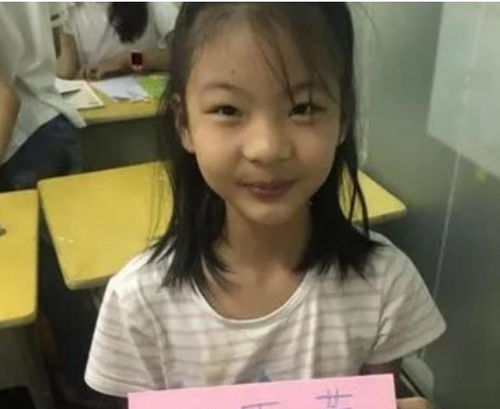 因简易姓名走红的小学女生,连名带姓才2笔,教师念不出来